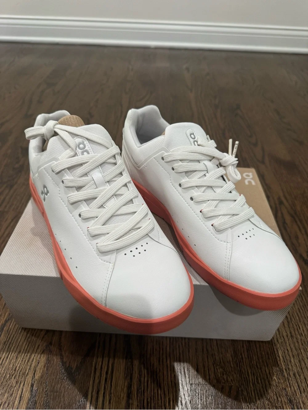On Cloud The Roger’s Advantage Running White / Canyon Sneakers Swiss Preformance